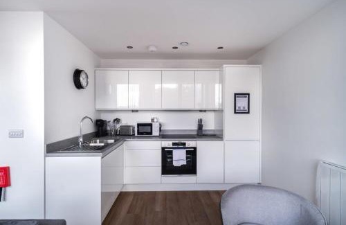 Old Trafford Apartment | Stay Zeni, Alexandra Rise Manchester Bright 1 Bed