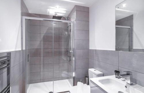 Old Trafford Apartment | Stay Zeni, Alexandra Rise Manchester Bright 1 Bed
