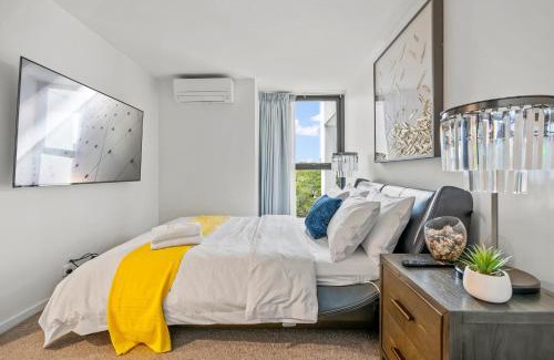 Oakleigh House | StayAU Modern 2BR Townhouse w/pool