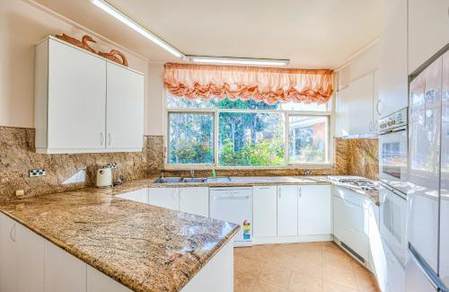 McKinnon House | StayAU Spacious 6BR McKinnon Pool Home