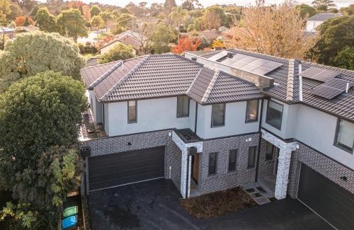 Ringwood East House | StayAU Stylish Spacious 4BR Home Ringwood