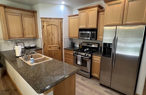 Coeur d'Alene House | StayAwhile Luxury Townhome Cd'A 5 minutes to lakes and Silverwood