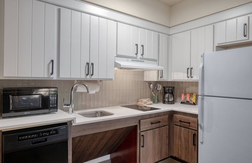Allentown Hotel | Staybridge Suites Allentown Bethlehem Airport by IHG