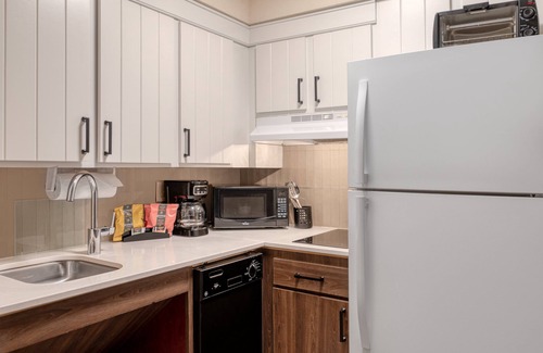 Allentown Hotel | Staybridge Suites Allentown Bethlehem Airport by IHG