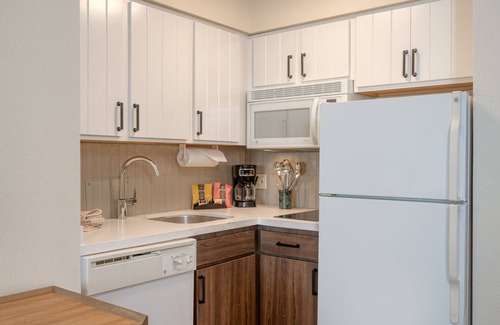 Allentown Hotel | Staybridge Suites Allentown Bethlehem Airport by IHG