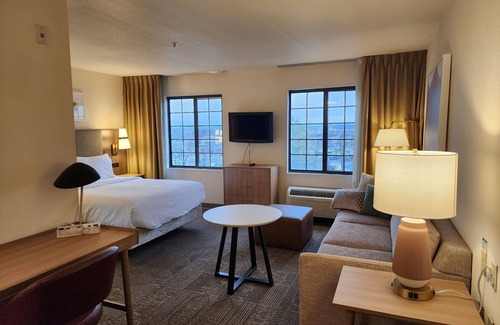 Allentown Hotel | Staybridge Suites Allentown Bethlehem Airport by IHG