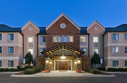 Ballantyne Hotel | Staybridge Suites - Charlotte Ballantyne by IHG