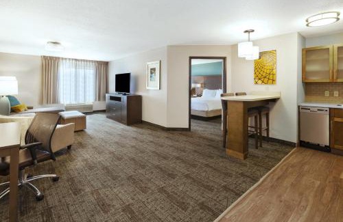 Columbia Hotel | Staybridge Suites Columbia-Highway 63 & I-70 by IHG