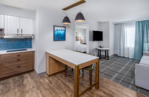 Glendale Hotel | Staybridge Suites Denver - Cherry Creek by IHG