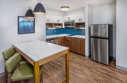Glendale Hotel | Staybridge Suites Denver - Cherry Creek by IHG