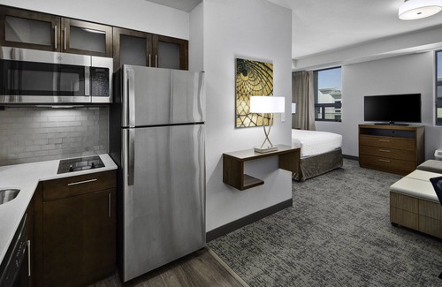 Irvine Business Complex Hotel | Staybridge Suites Irvine-John Wayne Airport by IHG