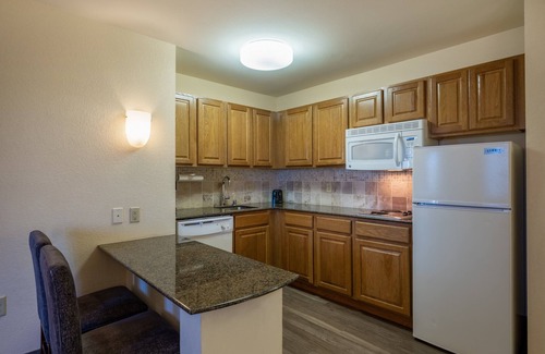 Franklin Hotel | Staybridge Suites Milwaukee Airport South by IHG