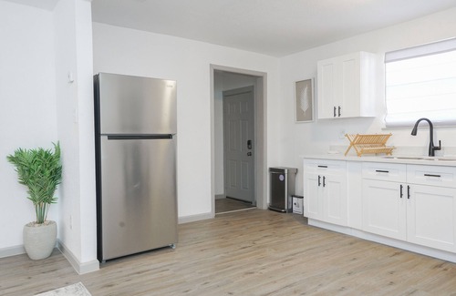 Galveston Bed & Breakfast | Staycasion @ Galveston. 6 minutes to Seawall.