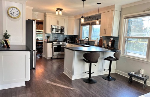 Terry Sanford House | StayCation 3bed 2bath Kids/Pet-friendly/Games near Hospital