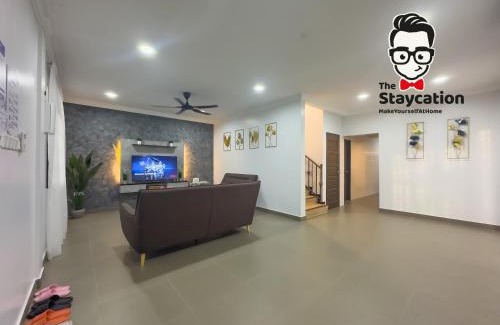 Kuching House | Staycation Homestay 51 Luxe Garden Homestay