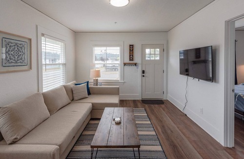 Coos Bay House | #StayInMyDistrict Coos Bay Bluebird Cottage
