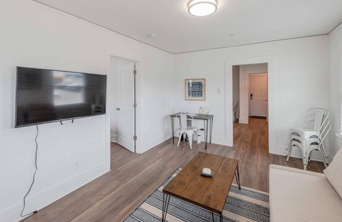 Coos Bay House | #StayInMyDistrict Coos Bay Bluebird Cottage