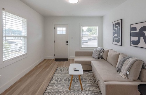 Coos Bay House | #StayinMyDistrict Coos Bay Zen Cottage