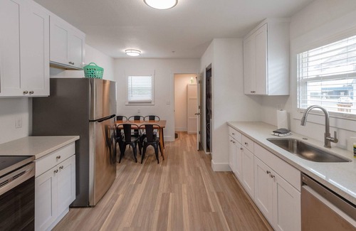 Coos Bay House | #StayinMyDistrict Coos Bay Zen Cottage