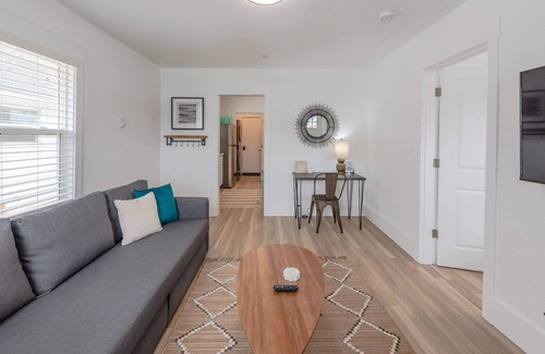 Coos Bay House | #StayinMyDistrict Goldfinch Cottage Coos Bay