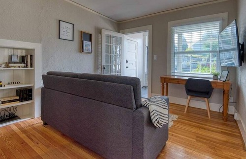 Coos Bay Apartment | #StayinMyDistrict Historic Heritage Walk to Bay