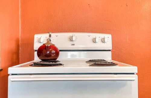 Coos Bay Apartment | #StayinMyDistrict Historic Heritage House Apt