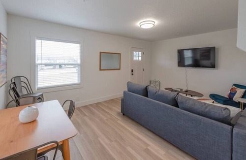 Coos Bay House | #StayInMyDistrict Indigo Cottage Coos Bay