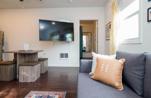 Kenton Apartment | #StayinMyDistrict Kenton Private Guest House