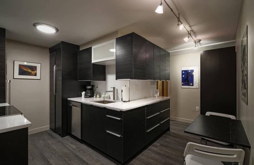 Hayhurst Apartment | #StayInMyDistrict Multnomah Village Modern Retreat