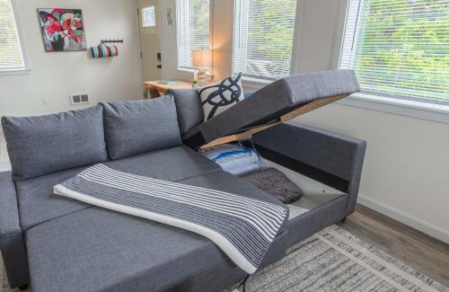 Port Orford Apartment | #StayinMyDistrict Oceanview Studio Loft