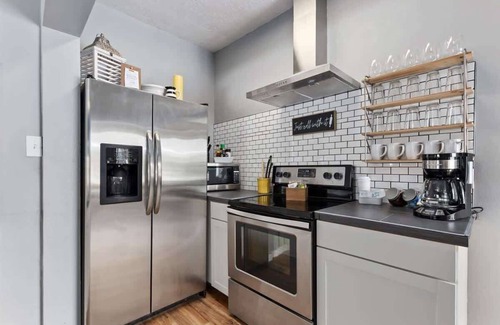 Twin Falls House | #StayinMyDistrict Twin Falls Bright Sunny Bungalow