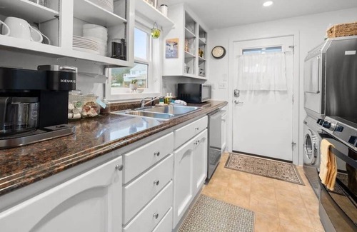 Rockaway Beach House | #StayInMyDistrict SurfsideHaven