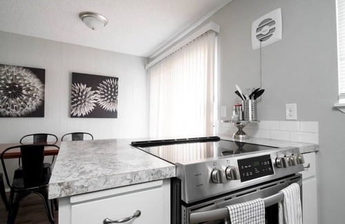 Vancouver House | #StayInMyDistrict Vancouver Near Shopping & Dining
