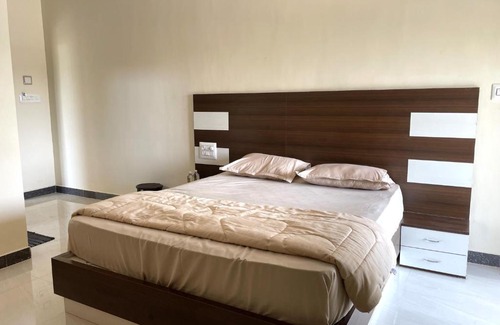 Chamarajanagara Hotel | STAYMAKER Royal Brothers Lodging and Restaurant