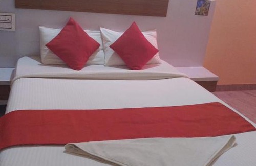 Channarayapattana Hotel | STAYMAKER The New Rock Hotel