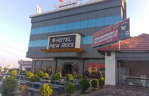 Channarayapattana Hotel | STAYMAKER The New Rock Hotel