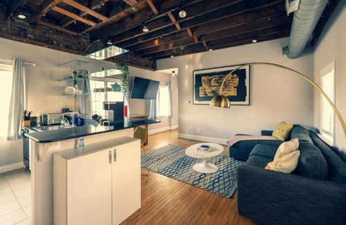 Rittenhouse Row Apartment | StayRafa At 253 3F