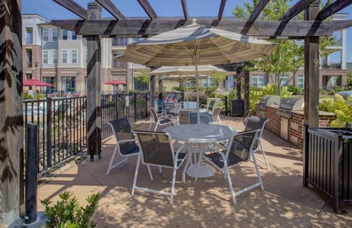 Huntersville Condo | StaysByWalker 1BR - KingBed! Gym/Pool/HotTub/Sauna