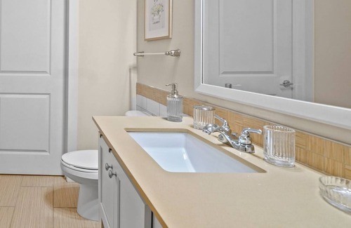 Huntersville Condo | StaysByWalker 1BR - KingBed! Gym/Pool/HotTub/Sauna