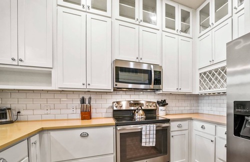 Huntersville Apartment | StaysByWalker 2BR -KingBeds! Gym/Pool/HotTub/Sauna