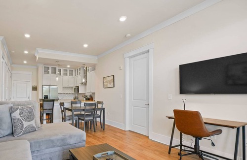 Huntersville Condo | StaysByWalker 2BR -KingBeds! Gym! HotTub! Sauna!