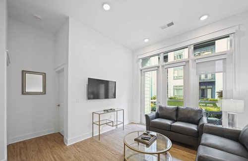 Second Ward Condo | StaysByWalker Uptown 2BR KingBeds/Gym/Parking/Desk