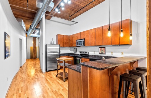 Downtown West Apartment | StaySTL-Extended Stays-2BR Loft-Pets-W/D