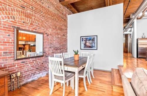 Downtown West Apartment | StaySTL-Extended Stays-2BR Loft-Pets-W/D