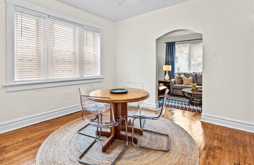 Southwest Garden Apartment | StaySTL*Safe Neighborhood*Stylish Apt*W/D*Parking