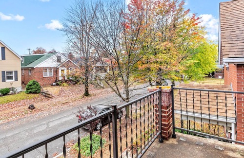 Southwest Garden Apartment | StaySTL*Safe Neighborhood*Stylish Apt*W/D*Parking