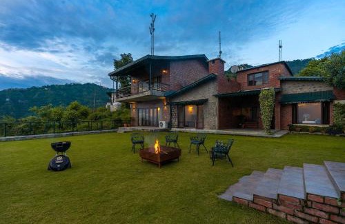 Kasauli Villa | StayVista at Horizon 4BHK with Breakfast & Valley view