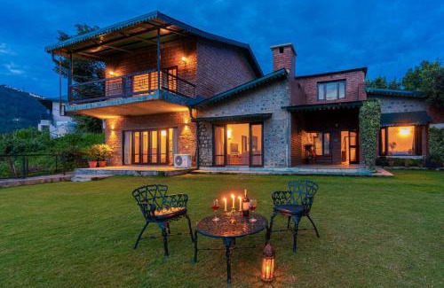 Kasauli Villa | StayVista at Horizon 4BHK with Breakfast & Valley view