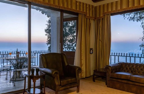 Kasauli Villa | StayVista at Lands End with Comp Breakfast