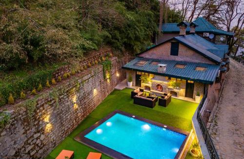 Kasauli Villa | StayVista at Paris Villa with Pvt Pool & Valley View